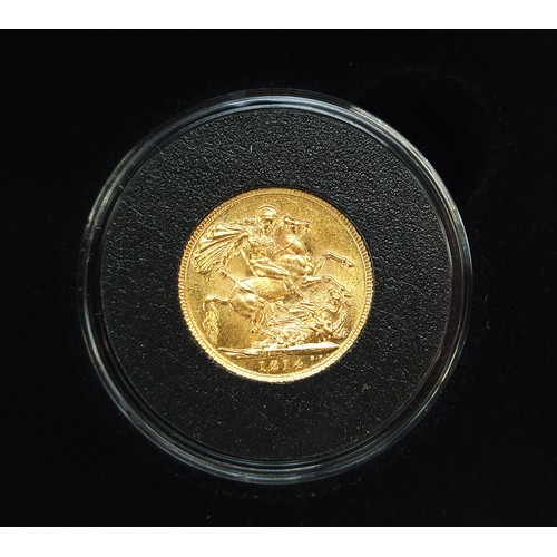 565 - The centenary of World War I gold sovereign pair by the Jubilee mint comprising George V 1914 and 19... 