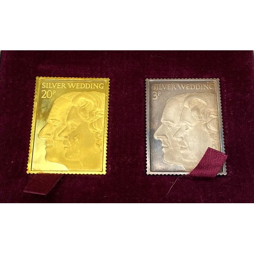 650 - Royal silver wedding anniversary 22ct gold and silver commemorative ingots with fitted case, set num... 