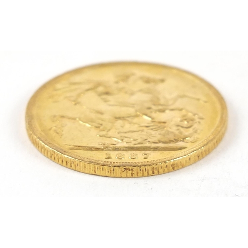 653 - Victoria Young Head 1887 gold sovereign, Melbourne mint - this lot is sold without buyer’s premium, ... 