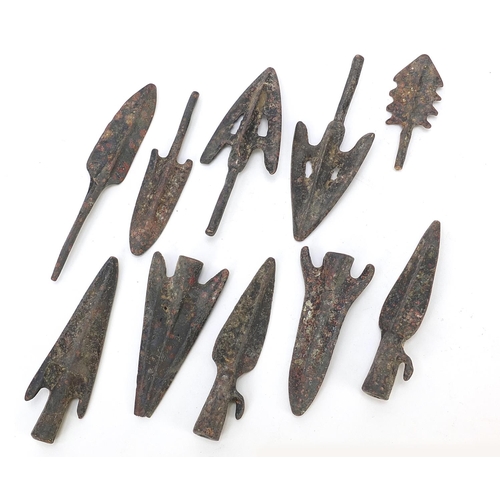 407 - Ten patinated bronze arrow heads, the largest approximately 8.5cm in length