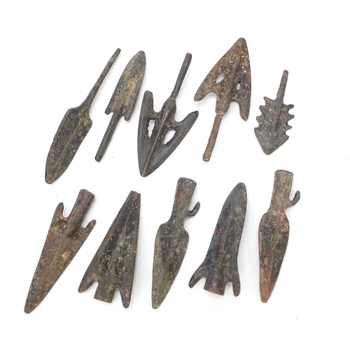 407 - Ten patinated bronze arrow heads, the largest approximately 8.5cm in length