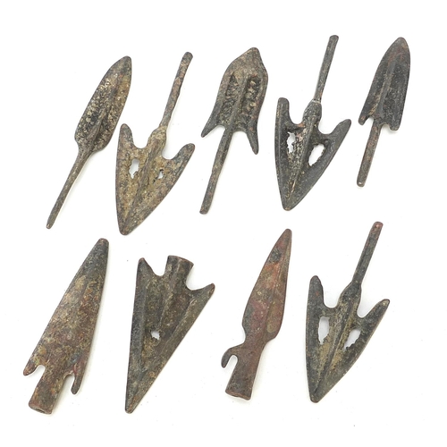 406 - Ten patinated bronze arrow heads, the largest approximately 8cm in length