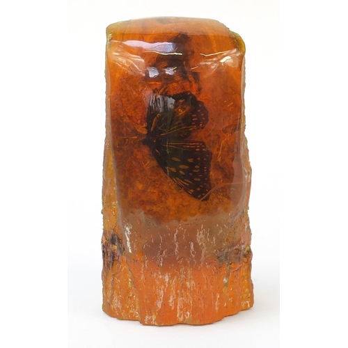 599 - Large amber style section enclosing two butterflies, 21.5cm wide