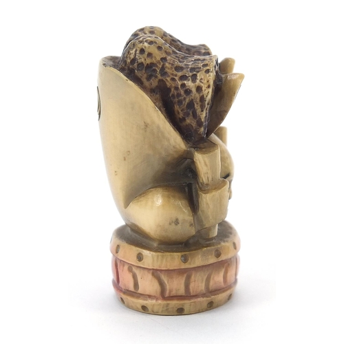 206 - ** WITHDRAWN ** Japanese carved ivory netsuke of an acrobat, character marks to the base, 4.5cm in l... 