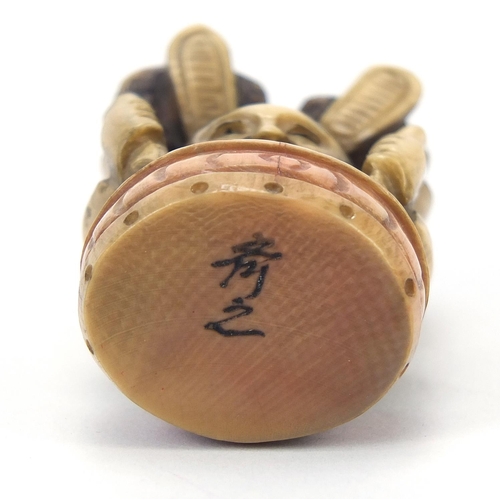 206 - ** WITHDRAWN ** Japanese carved ivory netsuke of an acrobat, character marks to the base, 4.5cm in l... 