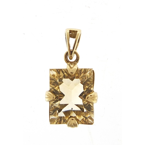 421 - 9ct gold citrine pendant, 1.6cm high, 1.5g