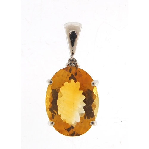 172 - 9ct white gold mandarin citrine and white topaz pendant, 2.5cm high, 4.6g