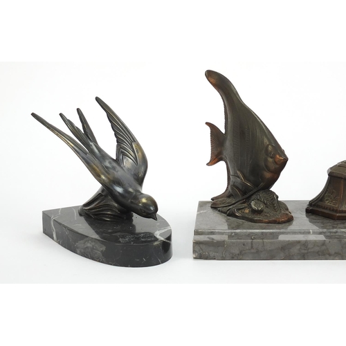 523 - Art Deco marble and bronzed fish design desk stand and a pair of swallow bookends, the largest 19cm ... 