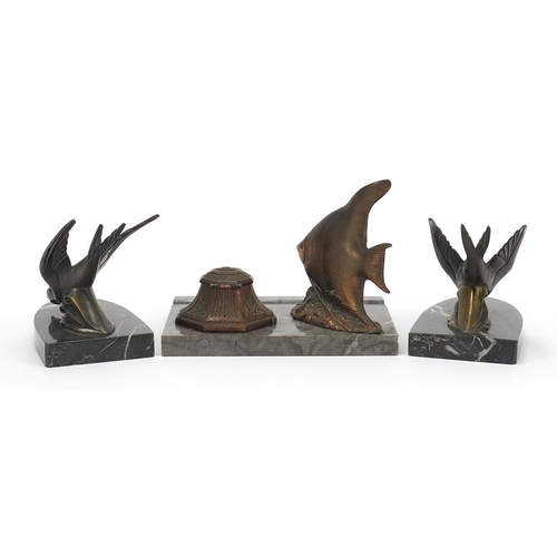 523 - Art Deco marble and bronzed fish design desk stand and a pair of swallow bookends, the largest 19cm ... 