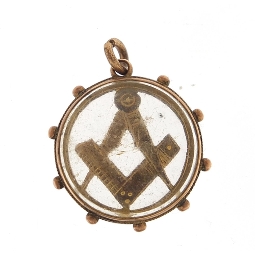 988 - Victorian 9ct gold masonic pendant with bevelled glass, 2cm in diameter, 4.8g