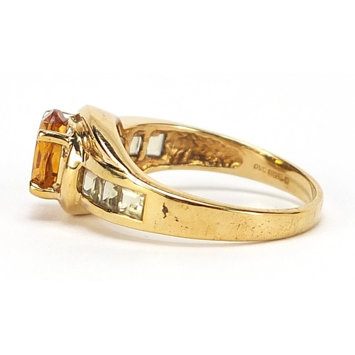 1109 - 9ct gold citrine and quartz dress ring, size O, 4.0g