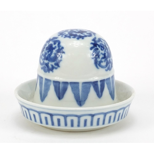 558 - Chinese blue and white porcelain lidded dish hand painted with roundels of mythical animals, the dis... 