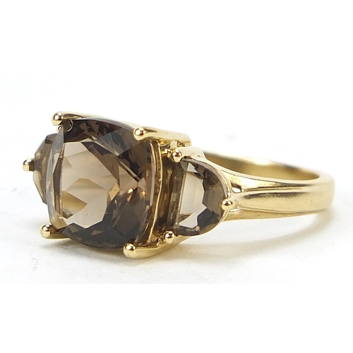 390 - 9ct gold smoky quartz three stone ring, size N, 4.1g