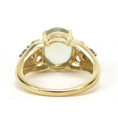 1060 - 9ct gold green and clear stone ring, size N, 4.8g