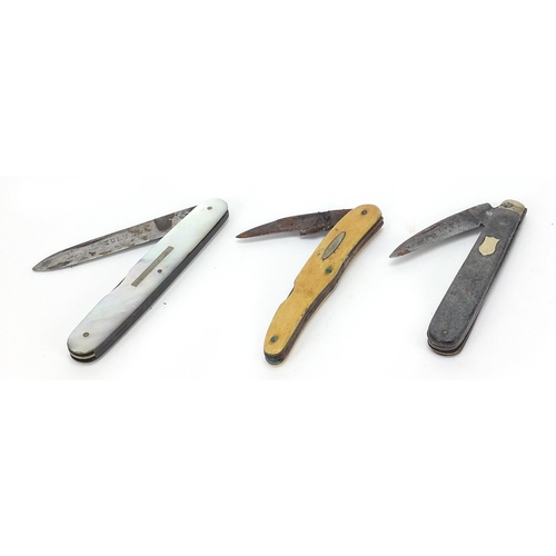 754 - Three folding pocket knives including ivory and mother of pearl flanked examples, the largest 8.5cm ... 