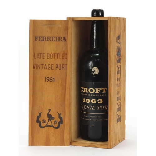 1090 - Bottle of 1981 Ferreira late bottled vintage port with pine crate