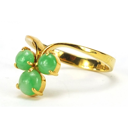 453 - Chinese 14ct gold jade ring, size M, 2.6g