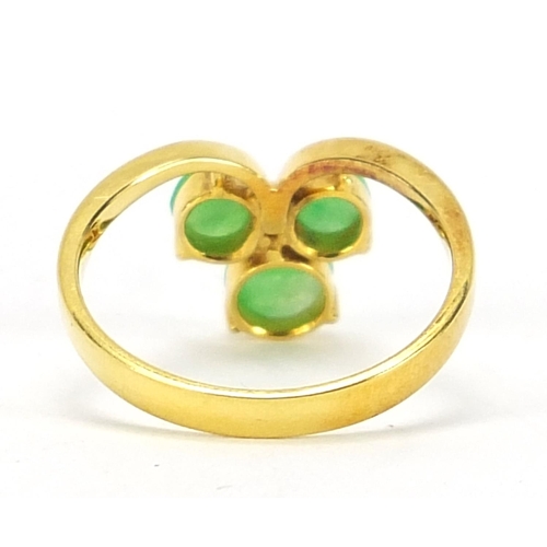 453 - Chinese 14ct gold jade ring, size M, 2.6g