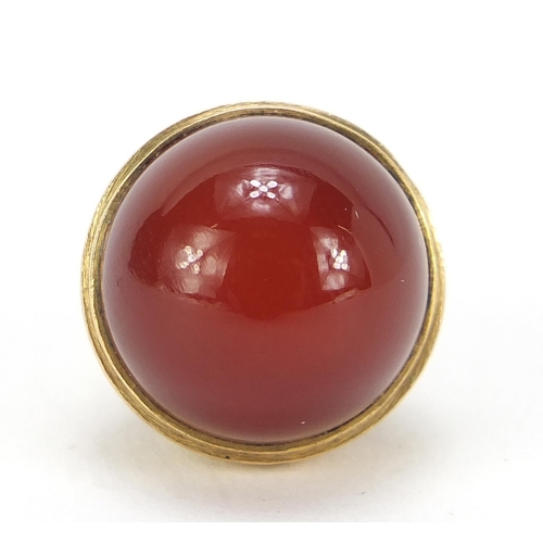 1059 - 9ct gold carnelian orb pendant, 2.5cm high, 7.7g