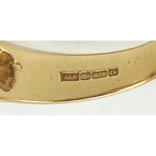 126 - 9ct gold buckle ring, size P, 2.8g