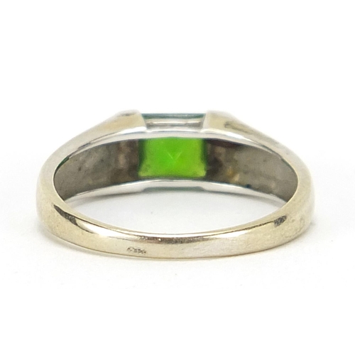 214 - 9ct white gold peridot ring, size M, 2.0g