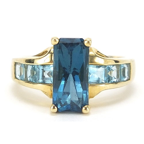 882 - 9ct gold blue stone ring, size N, 4.7g