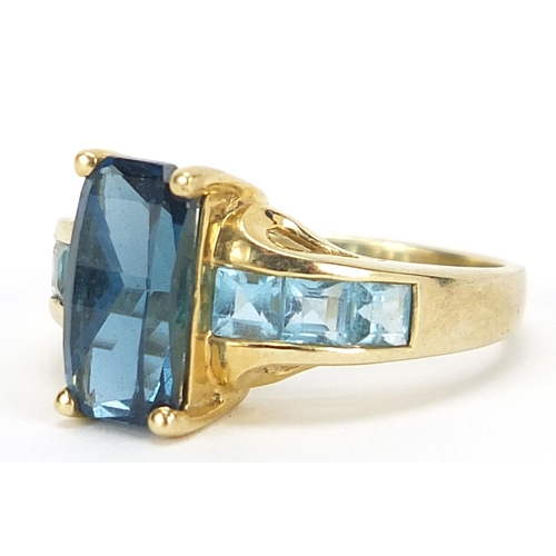 882 - 9ct gold blue stone ring, size N, 4.7g