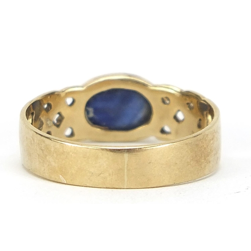 1114 - 9ct gold cabochon star sapphire ring, size O, 2.5g