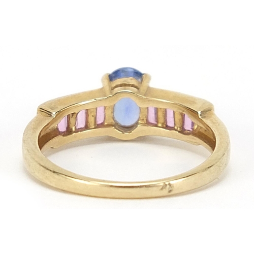 740 - 9ct gold blue and pink stone ring, size M, 3.4g