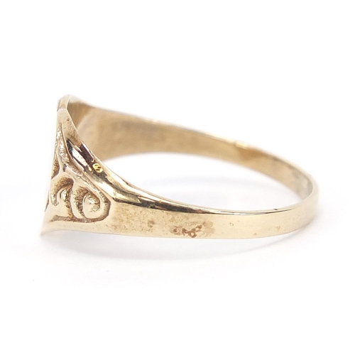 1120 - 9ct gold love heart signet ring, size Q, 2.1g