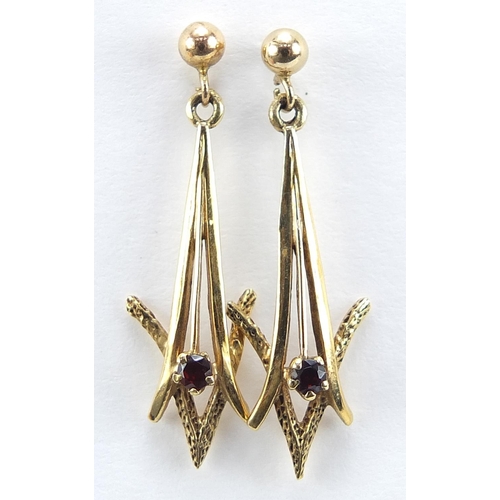 1115 - Pair of 9ct gold garnet drop earrings, 3cm high, 1.8g