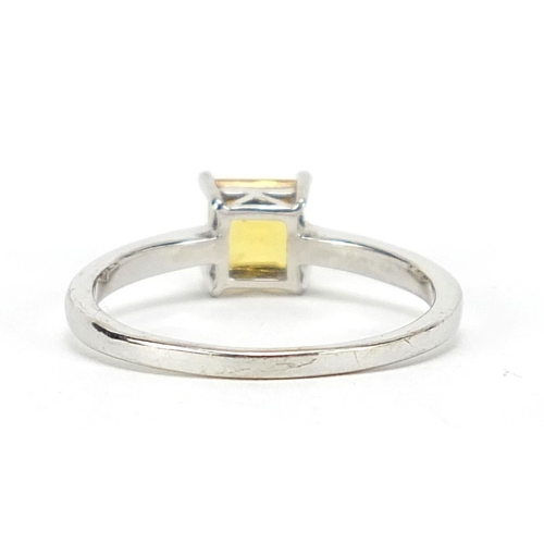 1058 - 9ct white gold citrine ring, size N, 2.1g