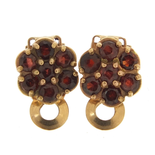 251 - Pair of 9ct gold garnet flower head clip on earrings, 1.0cm in diameter, 2.8g