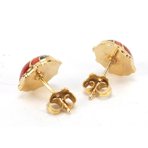 122A - Unoaerre, pair of Italian 9ct gold and enamel ladybug stud earrings, 1cm high, 1.5g