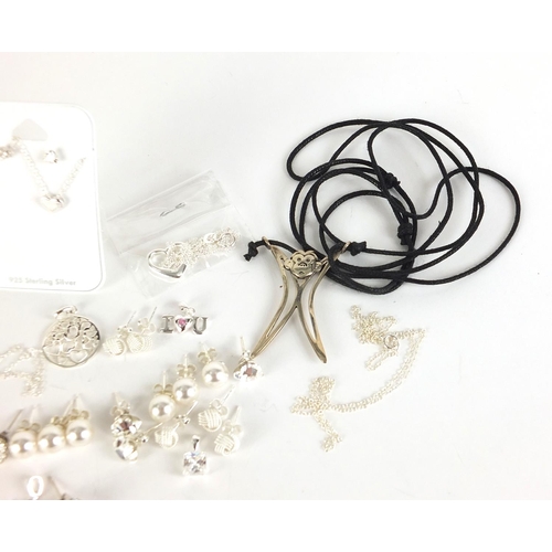 625 - Silver jewellery including necklaces, earrings, cabochon brooch and monkey pendant, total 50.0g