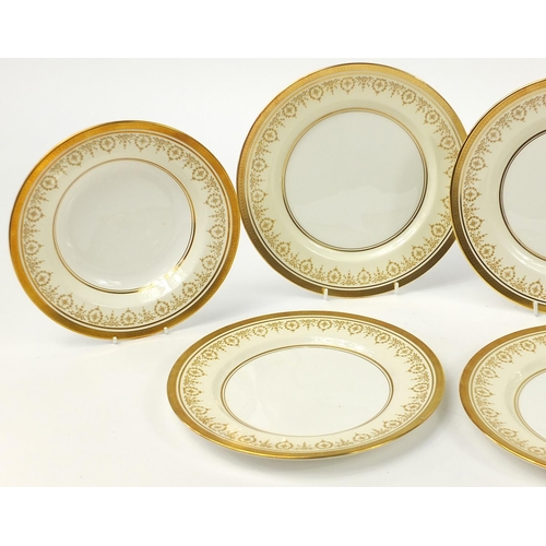 899 - Fourteen Aynsley Gold Dowery 10.5 inch dinner plates and two 9.5 inch soup bowls