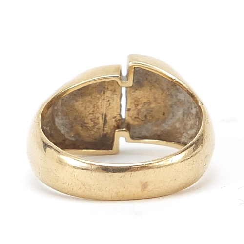 948 - 10k gold A B initial ring, housed in a Wilshire Art Deco bakelite box, size T, 8.6g