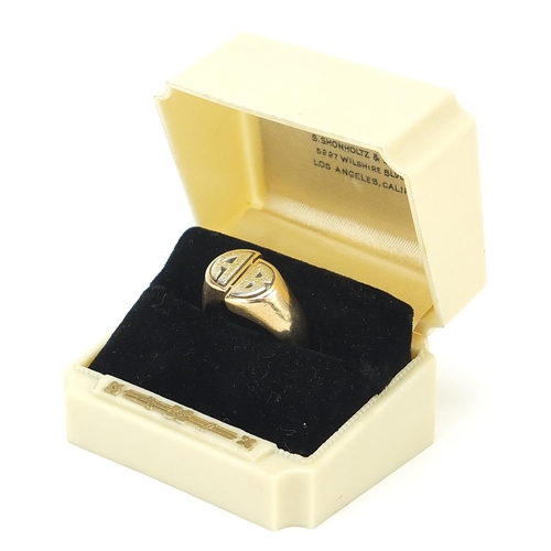 948 - 10k gold A B initial ring, housed in a Wilshire Art Deco bakelite box, size T, 8.6g