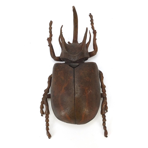 65 - Large Japanese patinated bronze beetle with articulated back, indistinct impressed marks to the unde... 