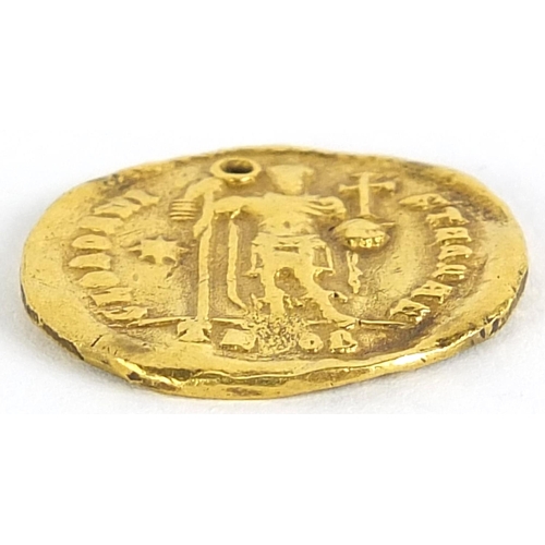 855 - Antique gold coin, 3.9g, 2cm in diameter - this lot is sold without buyer’s premium, the hammer pric... 