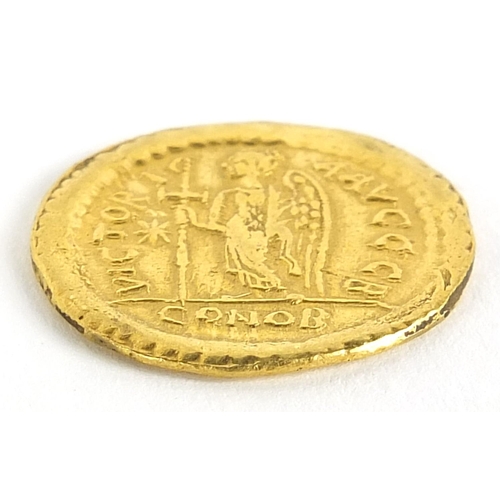 810 - Antique gold coin, 4.4g, 2cm in diameter - this lot is sold without buyer’s premium, the hammer pric... 