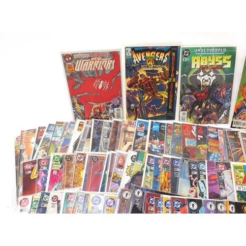 2062 - Collection of vintage and later comics including Marvel, Avengers, Storm Watch, Gen 13 and DC