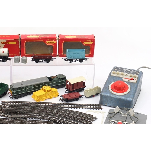 2023 - Tri-ang Hornby 00 gauge model railway including goods wagon with box