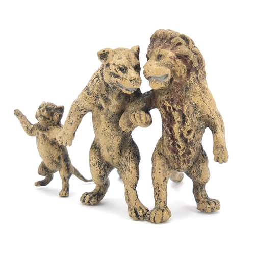 1960 - Cold painted bronze lion family in the style of Franz Xaver Bergmann, 9cm wide