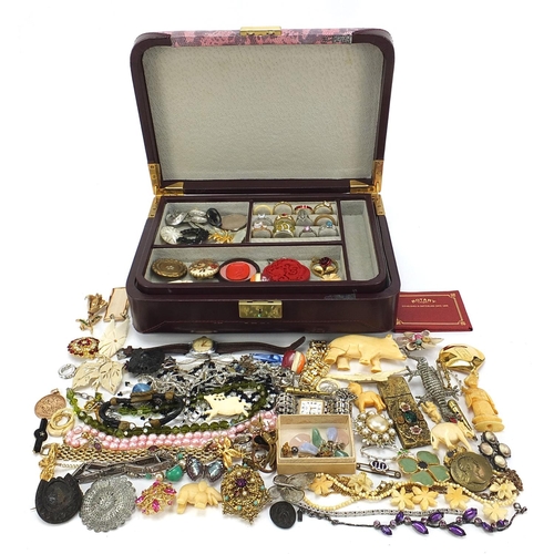 1973 - Antique and later costume jewellery and objects arranged in a jewellery box including rings, Chinese... 