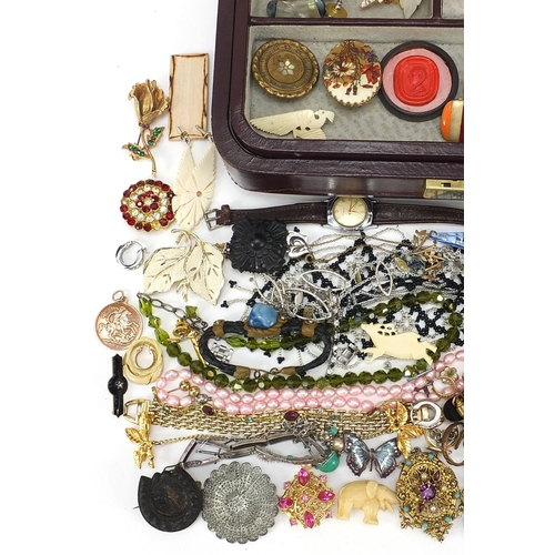 1973 - Antique and later costume jewellery and objects arranged in a jewellery box including rings, Chinese... 