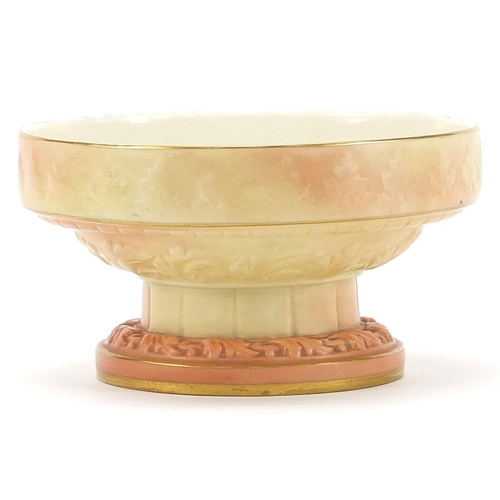 2052 - Locke & Co Worcester blush ivory pedestal sweetmeat dish, 15.5cm in diameter