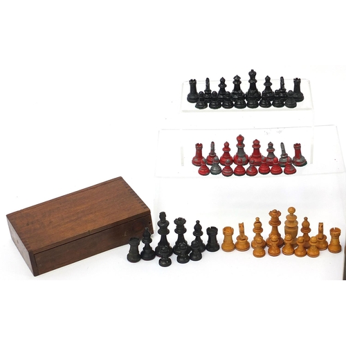 1950 - Vintage and later chess and games including draughts pieces, chess board, Staunton and Chessmen patt... 