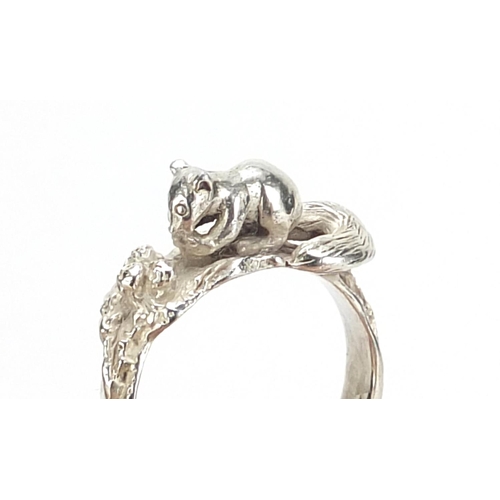 2028 - Novelty silver ring in the form of a squirrel with nuts, PJI London 1993, size L, 4.7g