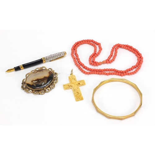 2070 - Antique and later jewellery including a carved ivory cross pendant, large agate brooch and coral nec... 